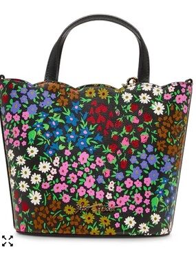 Betsey Johnson
Scalloped Small Tote Bag w/ crossbody strap
Floral black